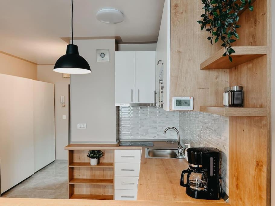 Ferienwohnung Agoll Victoria - Self Checkin Resita Exterior foto